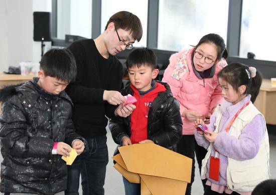 潘杭:犬吠年丰,折出十全十美——原来折纸还能这么玩 大小朋友来过招