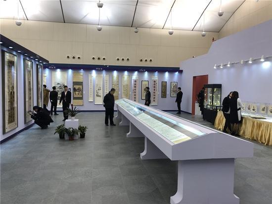 荣宝斋(上海)“丁酉年冬季艺术品拍卖会”预展现场