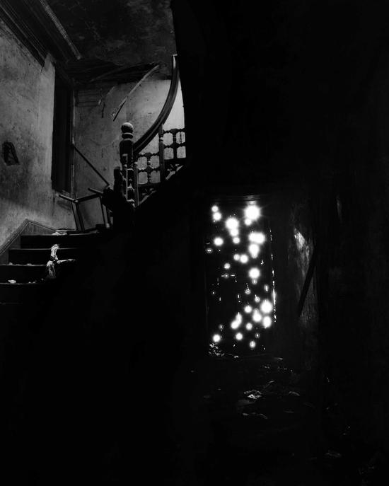 10、沈凌昊,心中的景致-上海No.01(蒋经国旧居),摄影,80 × 64 cm,2011,©沈凌昊,致谢:艺术家&杨锋艺术与教育基金会