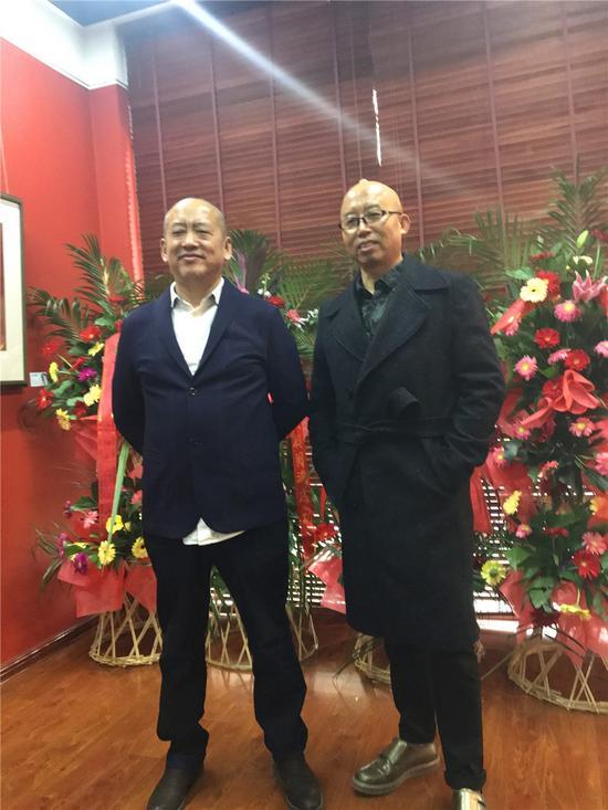 策划人杨佴旻博士与艺术家王华祥先生