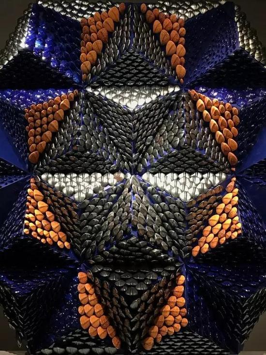 天象四神-玄武(局部) 陶瓷、金属 400x60x350cm 2017