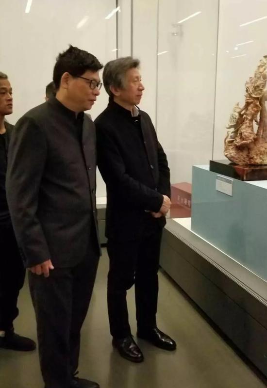 陈礼忠陪同中央美术学院院长范迪安参观