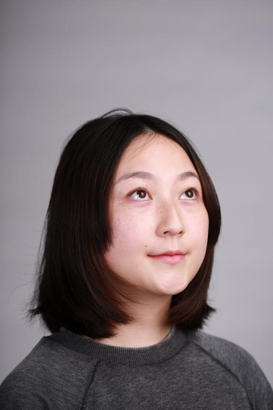冯峰《保持微笑》,5分钟 ,2010 Feng Feng《Keep Smiling》,05' 00, 2010