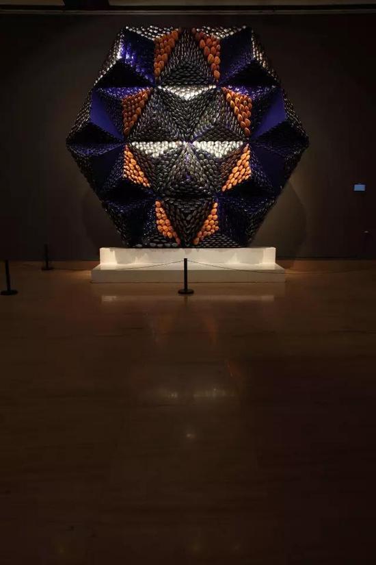 天象四神-玄武(局部) 陶瓷、金属 400x60x350cm 2017