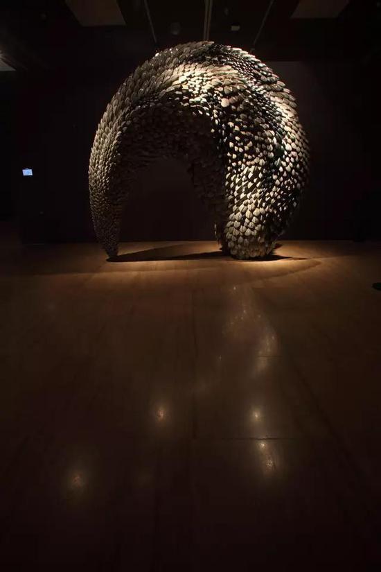 天象四神-白虎 陶瓷、金属 320x120x270cm 2017