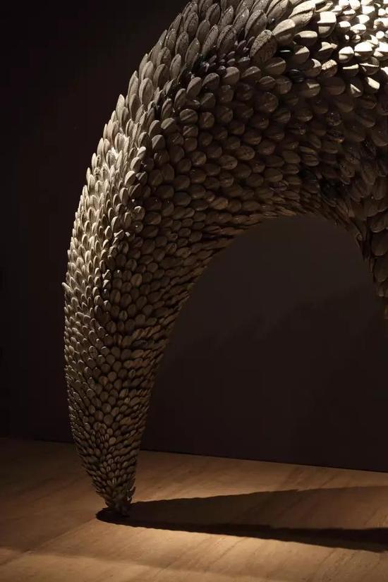 天象四神-白虎 陶瓷、金属 320x120x270cm 2017