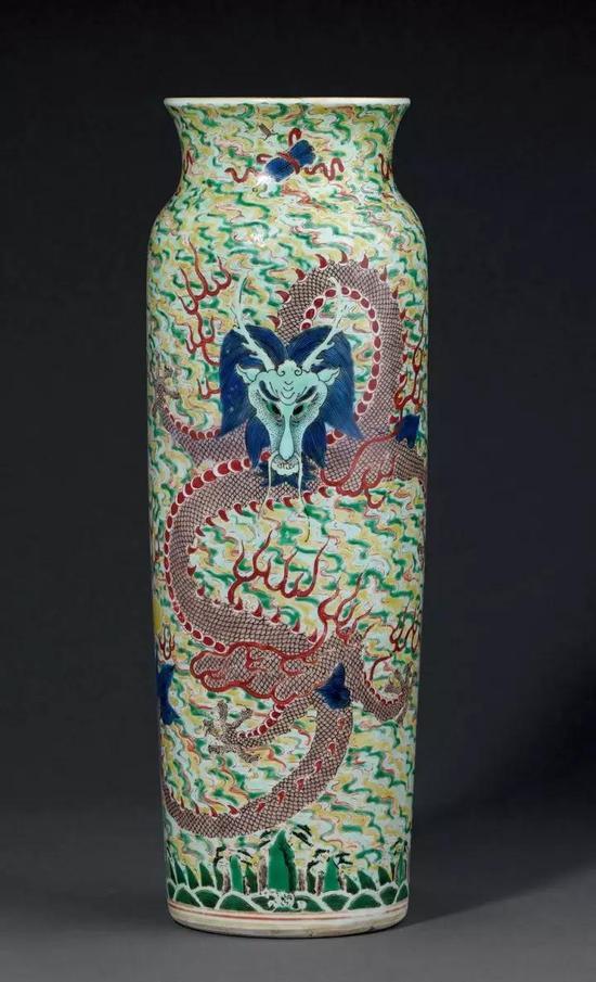 * Lot 880 明崇祯 五彩云龙纹筒瓶 48.5cm。 High