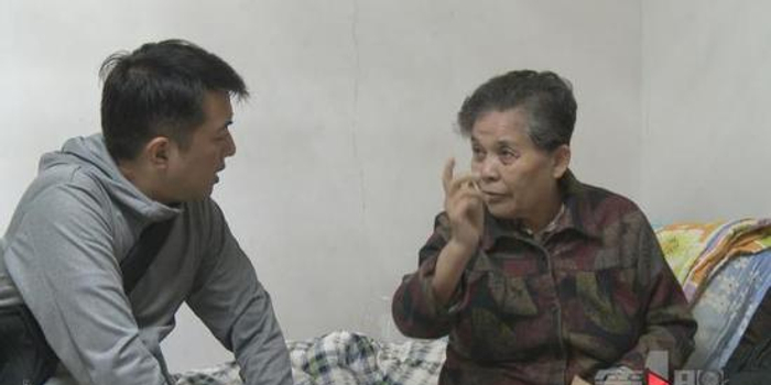 重庆婆婆收藏垃圾成瘾 家里垃圾堆成山