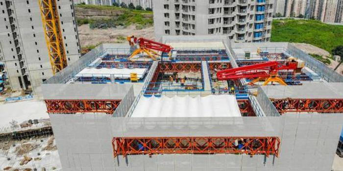 国内首台"住宅造楼机"重庆投用 三天可建好一层楼