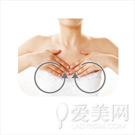 动作2:按摩胸部周围