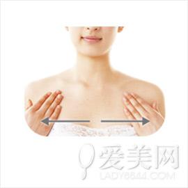 动作3:按摩胸部中间到腋下