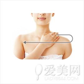 第三步:按摩肩膀·胸前
