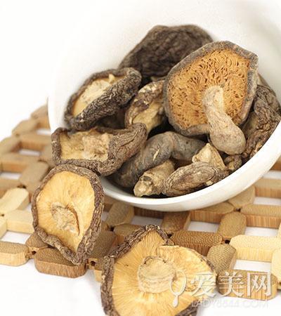 常加班易浮肿!食疗4步骤 踢飞"加班综合症"