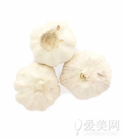 常加班易浮肿!食疗4步骤 踢飞"加班综合症"