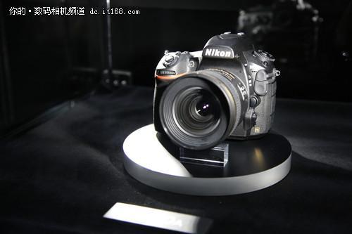 尼康D810A正面