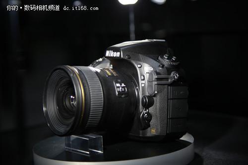 尼康D810A侧面