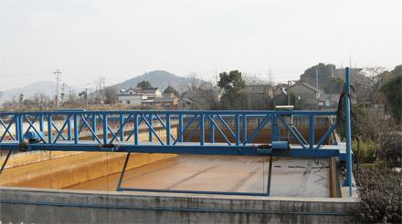 马鞍山市向山镇洋河边完全干涸、长期处于闲置状态的污水处理池