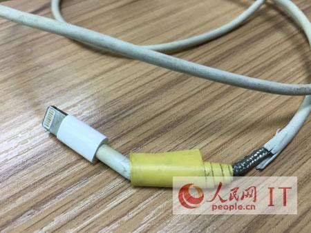 广州消费者龚先生提供的苹果数据线照片