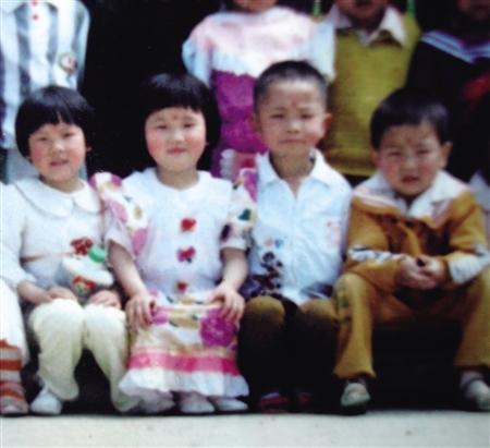 幼儿园时期,王博雅和李天明的班级合照,这是两人最早的合照。 受访者供图