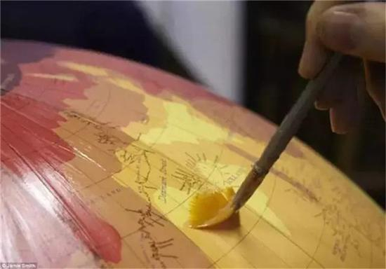 18个月之后,彼得的第一个手绘地球仪终于问世了,直径达127cm。