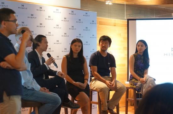 京东智能的CTO刘子豪、墨迹天气CEOJin li、喜马拉雅电台北京总经理黄硕参与见面会的高端对话环节