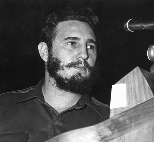 1960年,古巴前领导人菲德尔·卡斯特罗在联合国大会上一般性辩论中的演讲持续了四个半小时,创造了最长演讲纪录。
