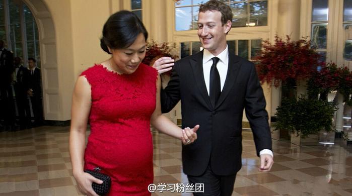 Facebook创始人携怀孕华裔妻子出席白宫国宴。
