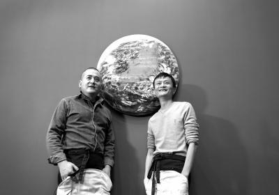 马云和曾梵志共同创作的油画《桃花源》。 阿里巴巴供图
