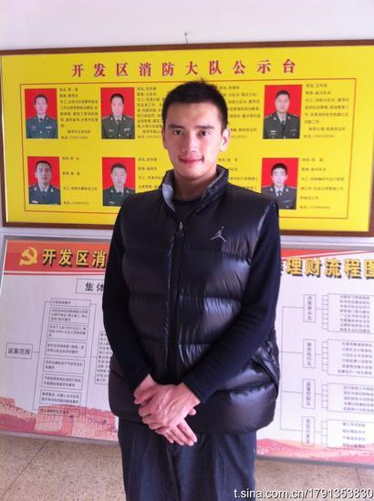 胡光如今是一名消防参谋,负责安全检查