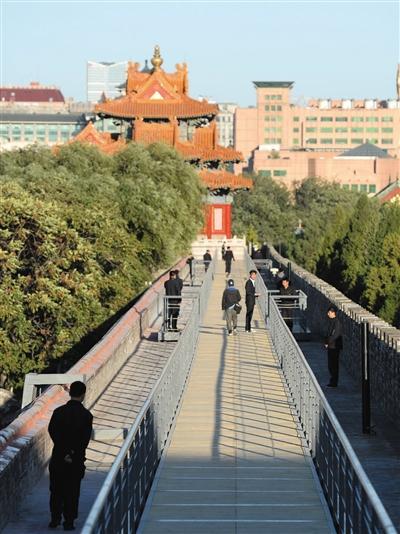 午门至东华门的城墙走廊将开通,届时游客可通过这条走廊在城墙上欣赏故宫。