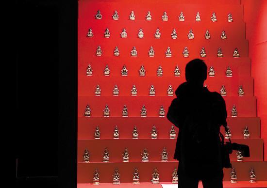 故宫雁翅楼“普天同庆——清代万寿盛典展”上拍摄铜九九无量寿佛 金良快 摄