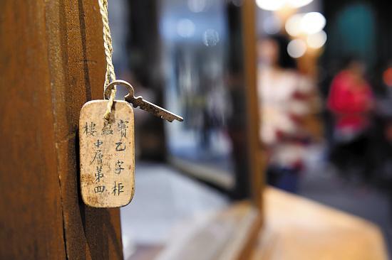 故宫宝蕴楼展柜上的钥匙与木牌 金良快 摄
