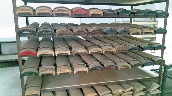 稼轩琴坊里做得不好的古琴堆成堆,斫琴8年,展览只挑出28张古琴