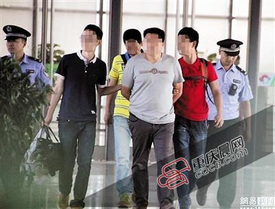 2015年6月8日,山东菏泽,江西高考舞弊案主要嫌犯之一的赵某在T398次列车上被捕。