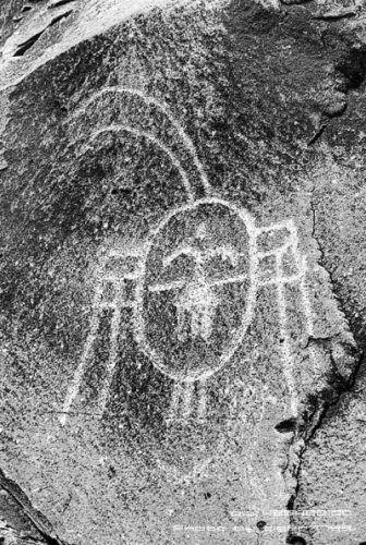 资料图:贺兰山岩画中的外星人画面 图片来源:光明日报
