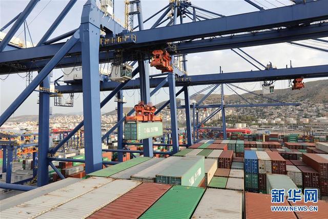 “中远荷兰”号靠泊希腊比雷埃夫斯港
