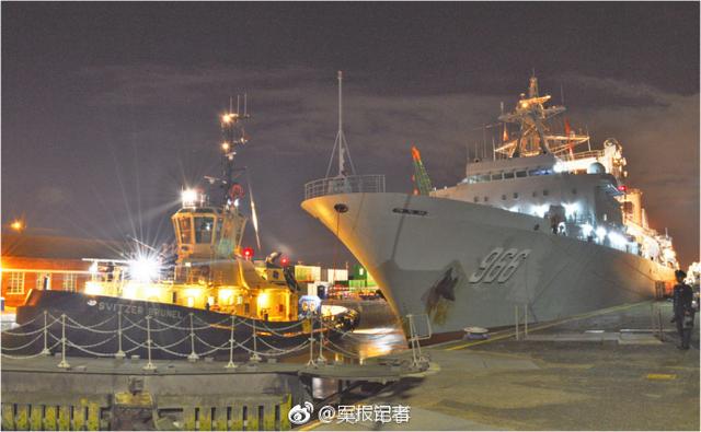 中国军舰在伦敦宿舶夜景迷人