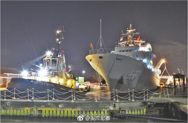 中国军舰在伦敦宿舶夜景迷人