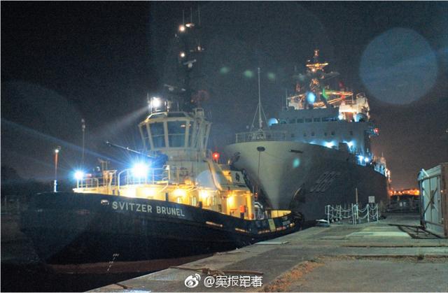 中国军舰在伦敦宿舶夜景迷人