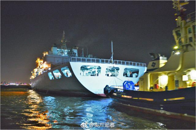 中国军舰在伦敦宿舶夜景迷人