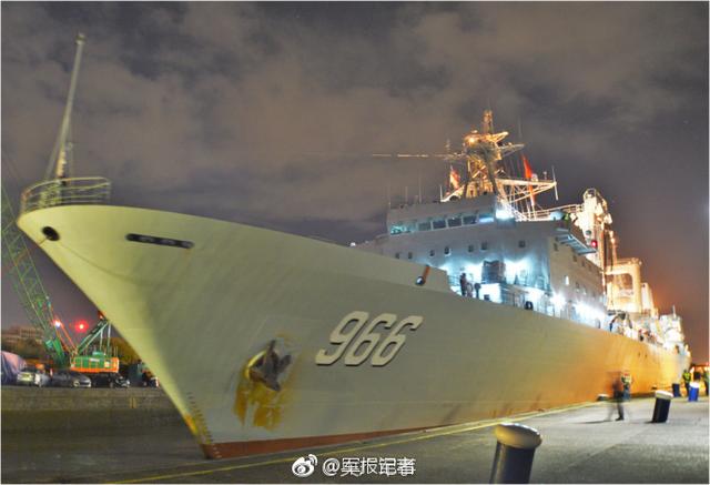 中国军舰在伦敦宿舶夜景迷人