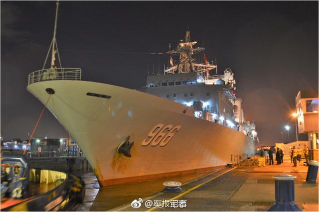 中国军舰在伦敦宿舶夜景迷人