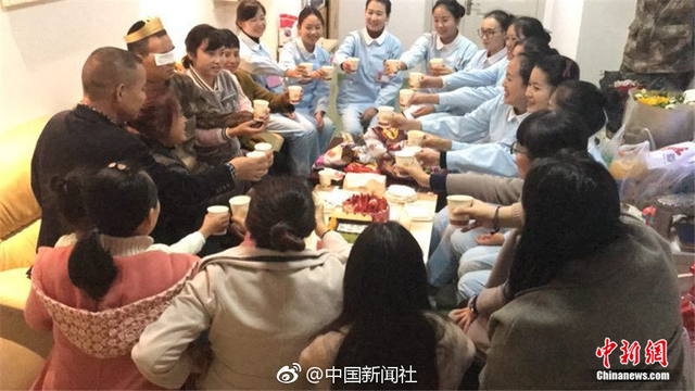 ����Ӣ�۶Ÿ�������Ը���������������׹��µĲ���Ա