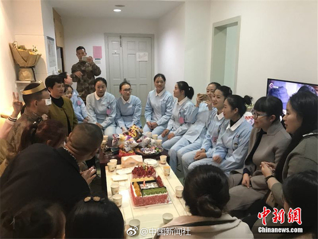 ����Ӣ�۶Ÿ�������Ը���������������׹��µĲ���Ա