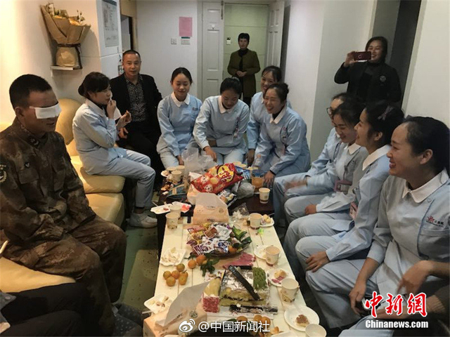 ����Ӣ�۶Ÿ�������Ը���������������׹��µĲ���Ա