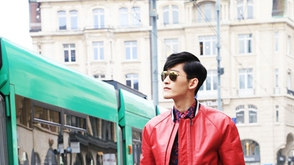 张翰瑞士街头演绎早春时尚