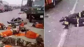 爆炸现场消防员街头小憩