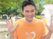 张智霖谈陈伟霆阿SA分手:望他们还是朋友