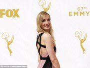 艾美奖红毯 《唐顿庄园》琼安纱裙露美背