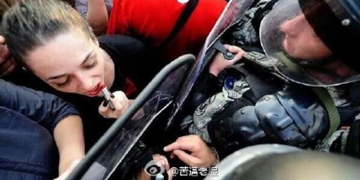 下跪视频恶搞视频大全,下跪视频恶搞视频大全集